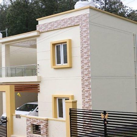 Eesha Gardens Hotel Йеркауд Екстериор снимка